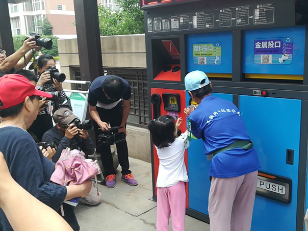 德瀾仕智能垃圾箱科技助力創(chuàng)城智能環(huán)保普及社區(qū)！