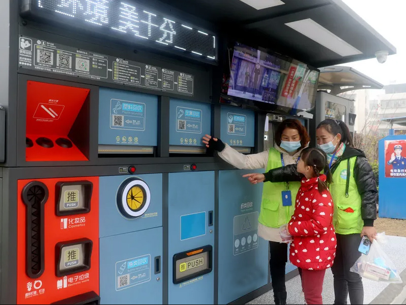 c9837bee-3767-4899-9020-31446550e916.jpg 德瀾仕智能垃圾分類箱